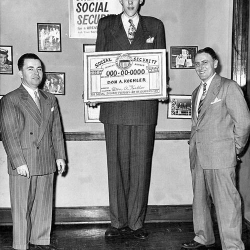 Manusia Tertinggi di Dunia: Fakta, Rekor, dan Kehidupan Mereka yang Mengagumkan